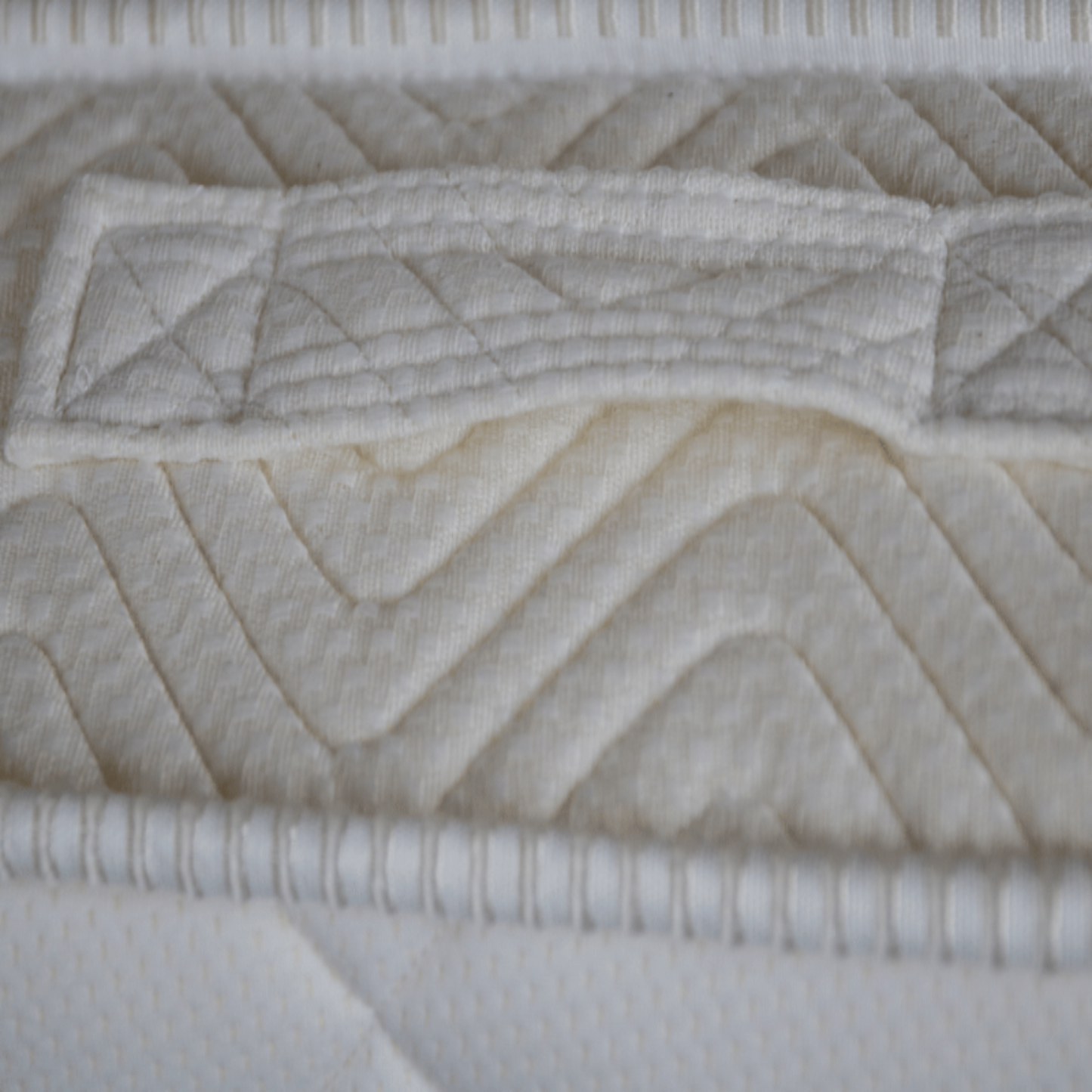 Matratze Universal Byfarm – Seitenansicht: professioneller Komfort fuer Hotels, Pensionen und Berghuetten.