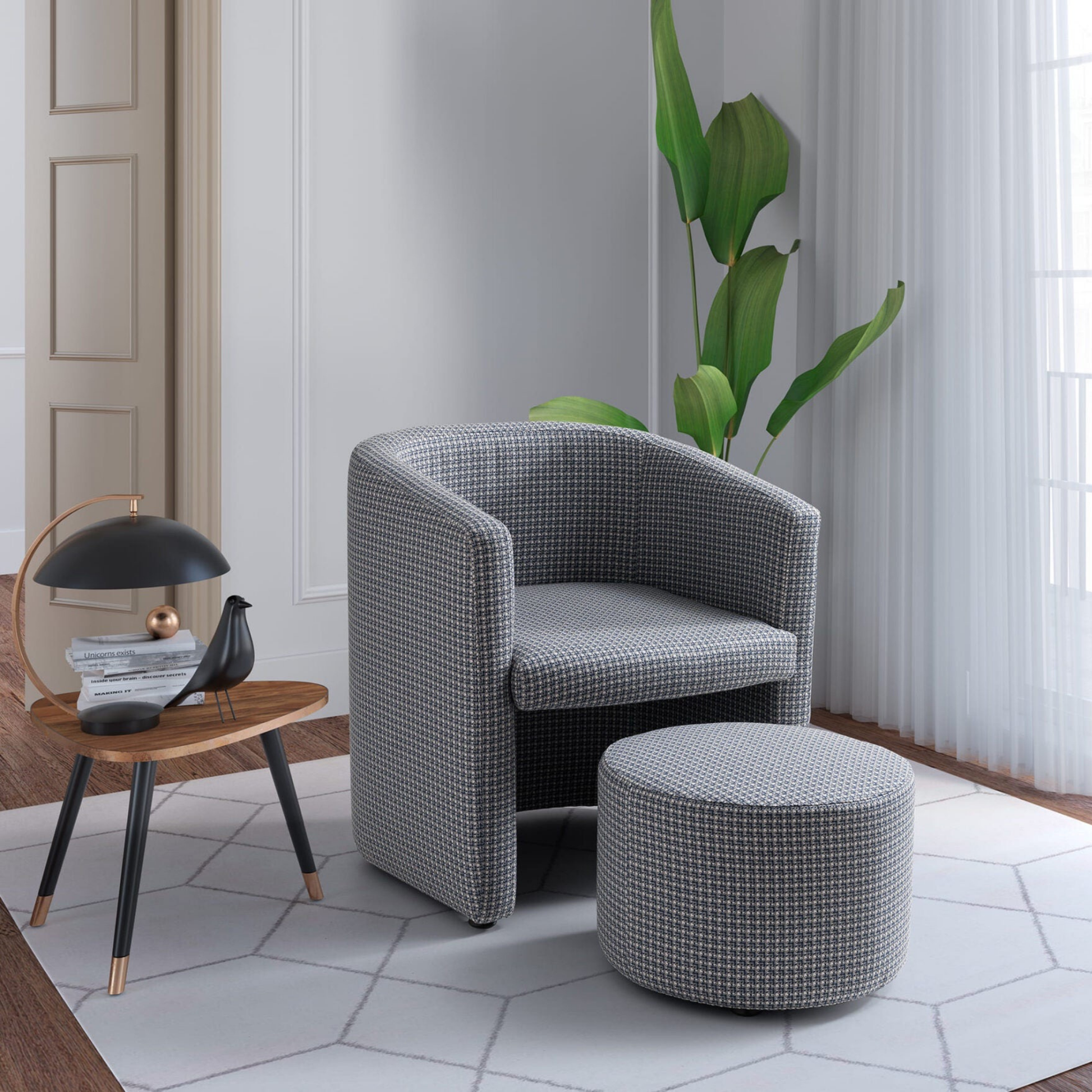 Sessel MARGOT – Seitenansicht: professioneller Komfort fuer Hotels, Pensionen und Berghuetten.